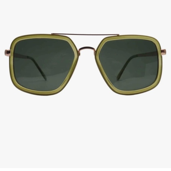 NWT - cute sunglasses! - Picture 1 of 5